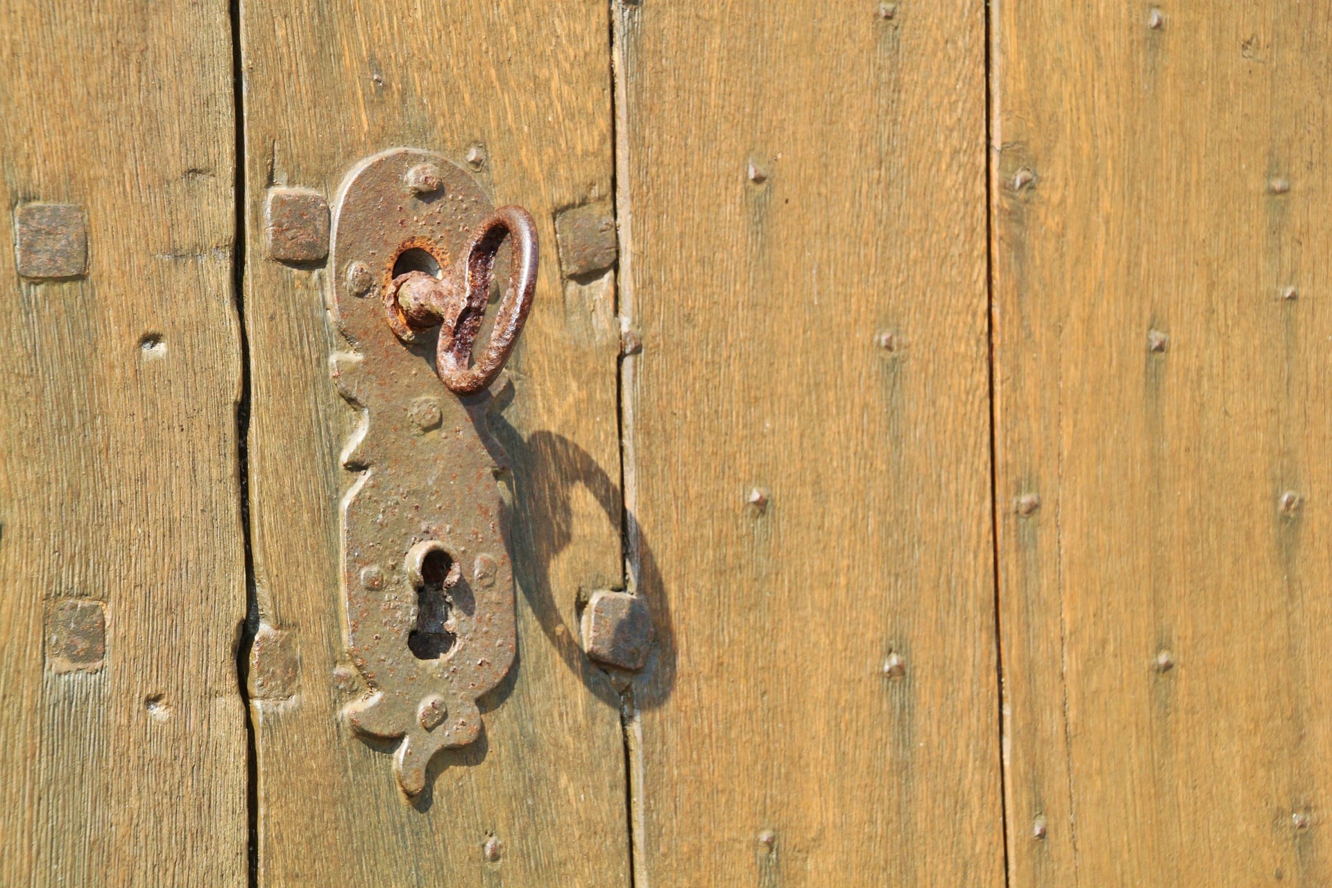 What to Do When Your Key Is Stuck in the Lock of Your Home