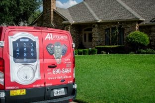 4 Tips for Calling an Emergency Locksmith