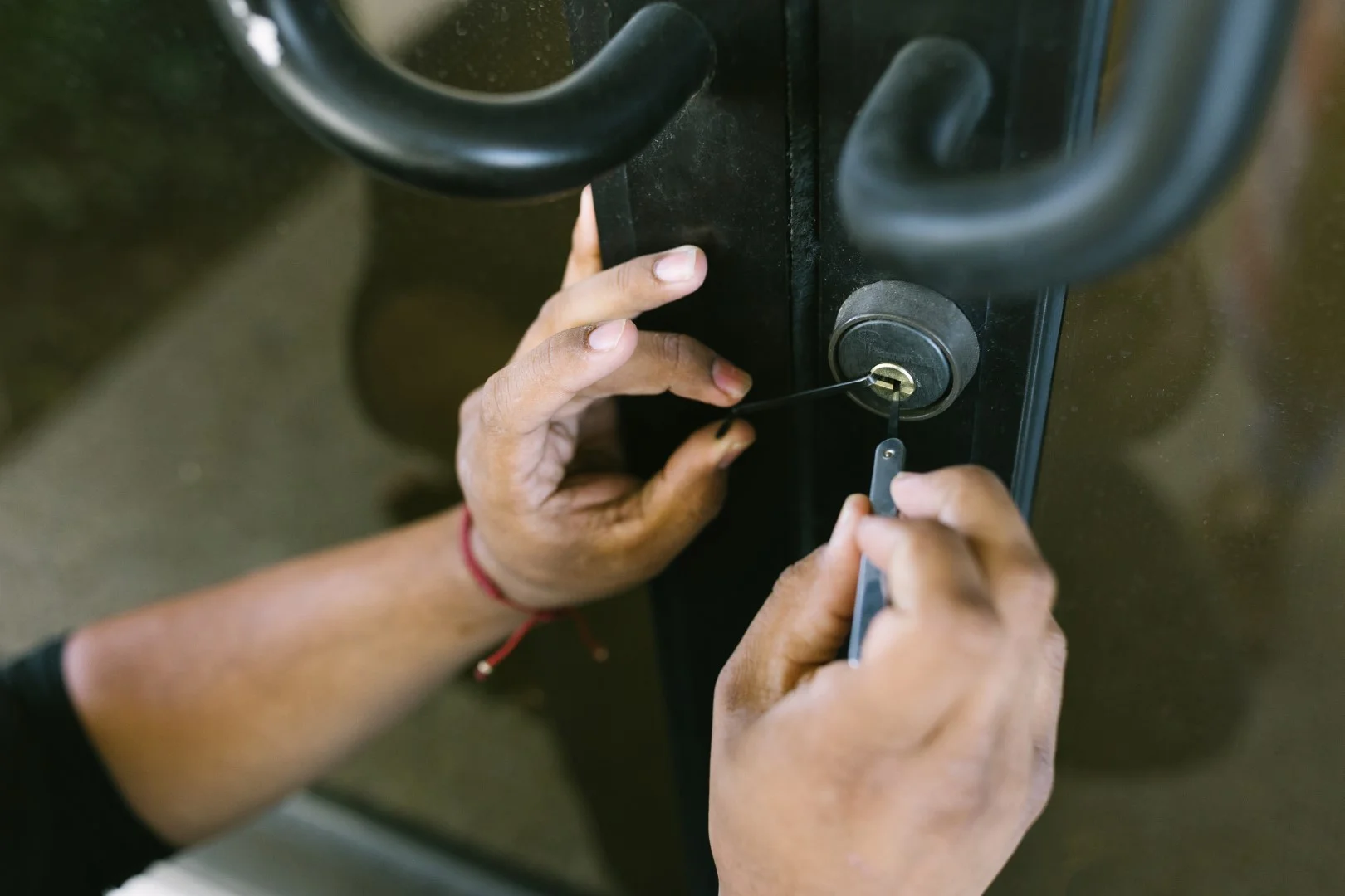 Close Up of Commercial Lock Pick (Large)